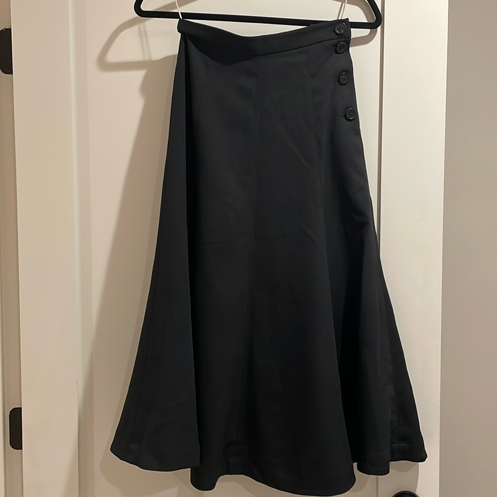 Aritzia Wilfred black midi skirt size 2. High waisted with button down accent. - Picture 1 of 3